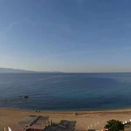 Apartment Magnifique F3 Les Pieds Dans L'eau. Ajaccio (Corsica)