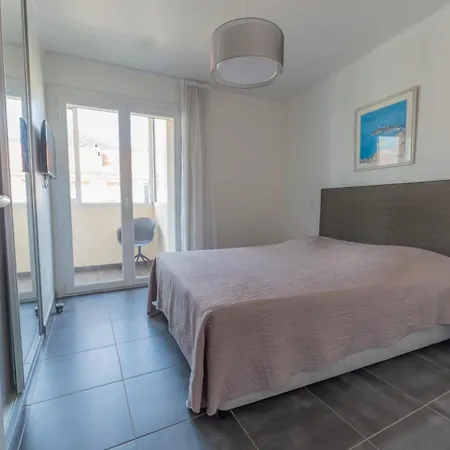 Apartment Magnifique F3 Les Pieds Dans L'eau. Ajaccio (Corsica)